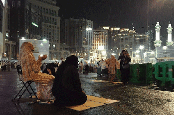 Kabe’ye yağmur yağdı