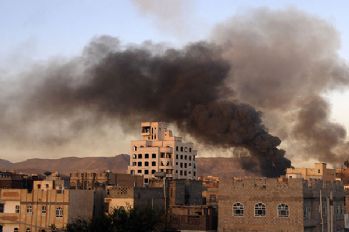 Yemen'de devlet televizyonu binası vuruldu