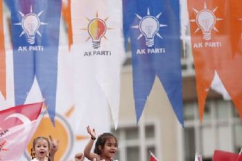 İsrailli yazar: AK Parti kendisini bitiriyor