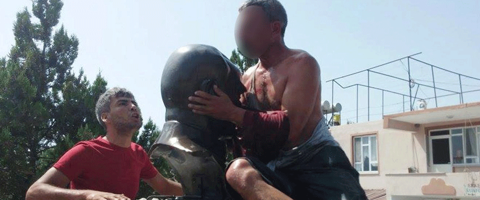 Büst öptürülen Kürt: Hepsi komşumdu!