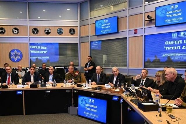 مكتب نتنياهو يطالب بمقاضاة صحفيين ينشرون تفاصيل اجتماعات الحكومة