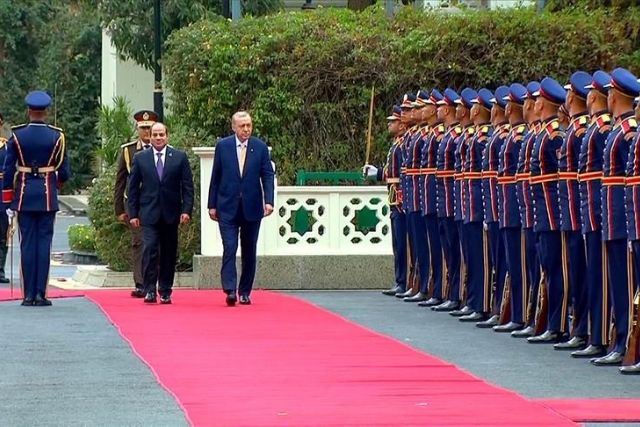 القاهرة.. السيسي يستقبل أردوغان بمراسم رسمية