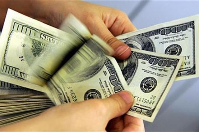 التحويلات المالية.. جرعات تخفف أزمات اللبنانيين المعيشية (تقرير)