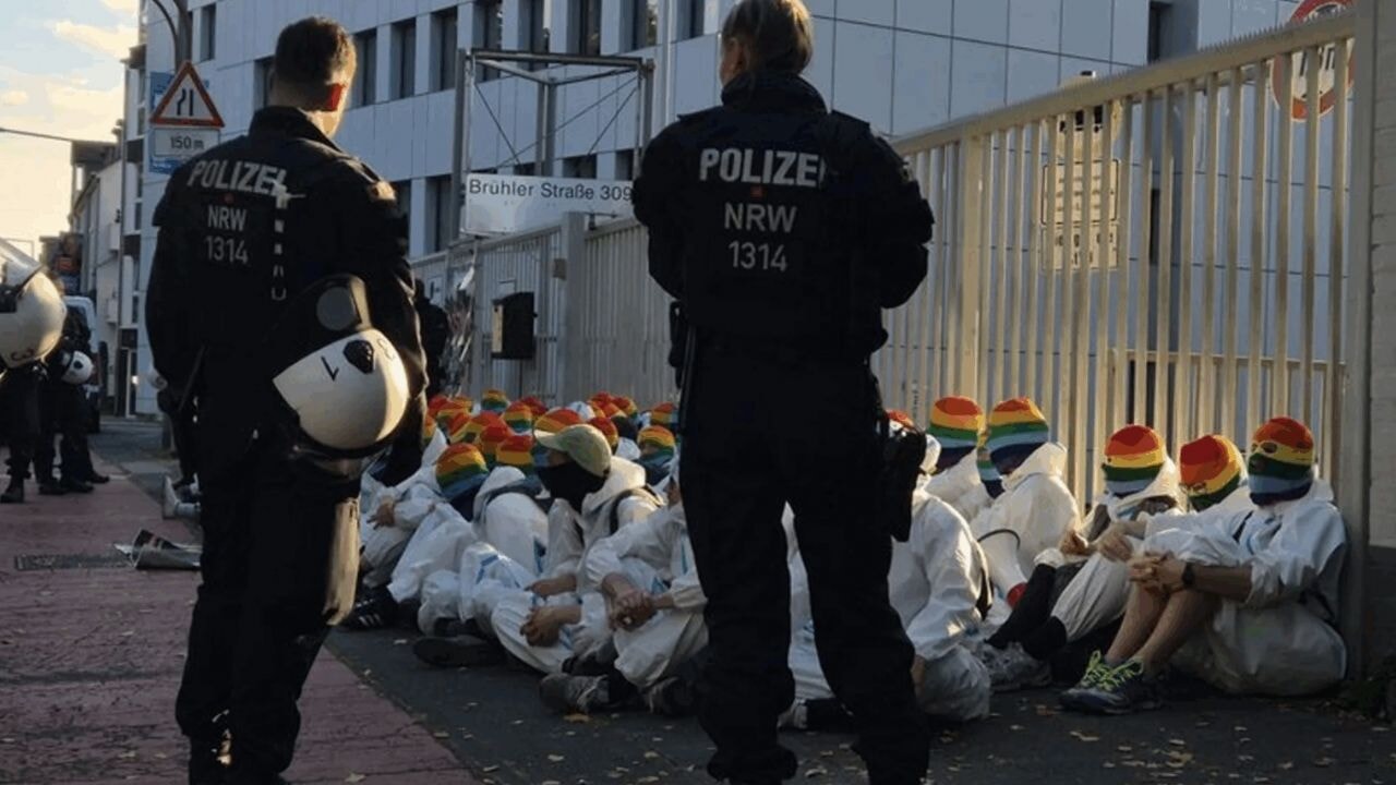 'Almanya'da Sosyal Yardımlar Kesiliyor, Halk Yoksullaşırken Merkel'in Ülkesi Çöküyor'