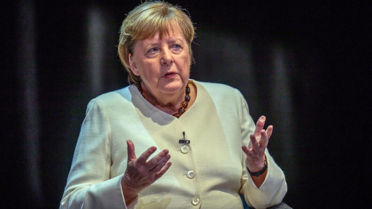 Merkel'den AfD'ye sert eleştiri