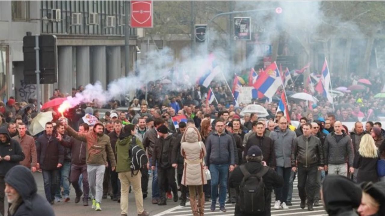 'Rusya'dan çarpıcı iddia: AB, Sırbistan'da 'renkli devrim' mi planlıyor?'