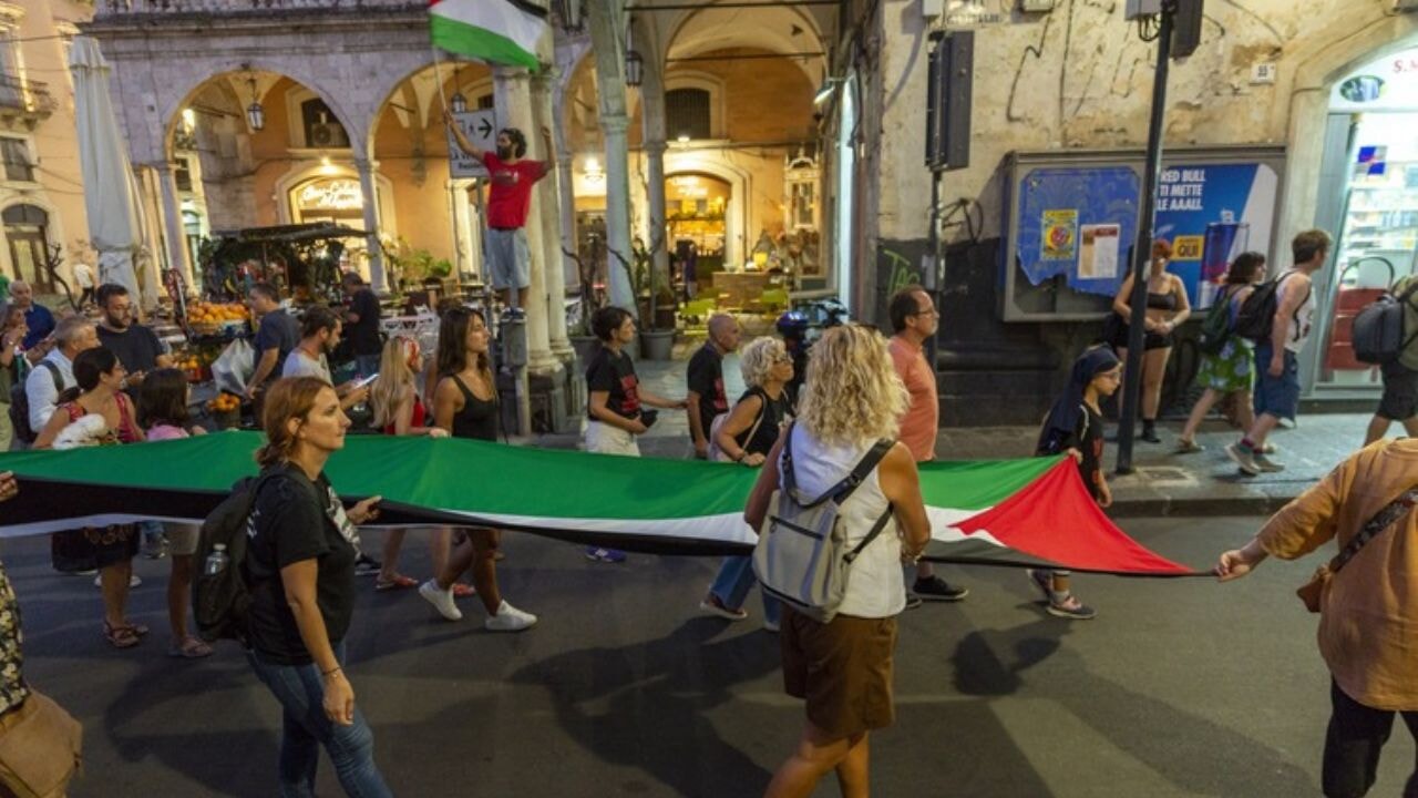 Sicilya'dan Gazze'ye Dayanışma Dalgası: On Binler Ablukayı Kırmaya Yürüyor