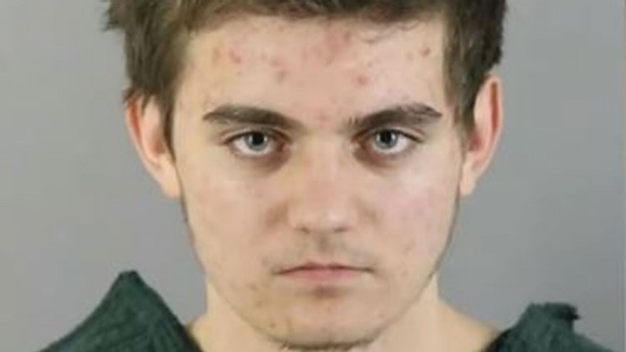 'Trump'ı öldürmek için ebeveynlerini öldüren' liseliyle ilgili 'manifesto' detayı