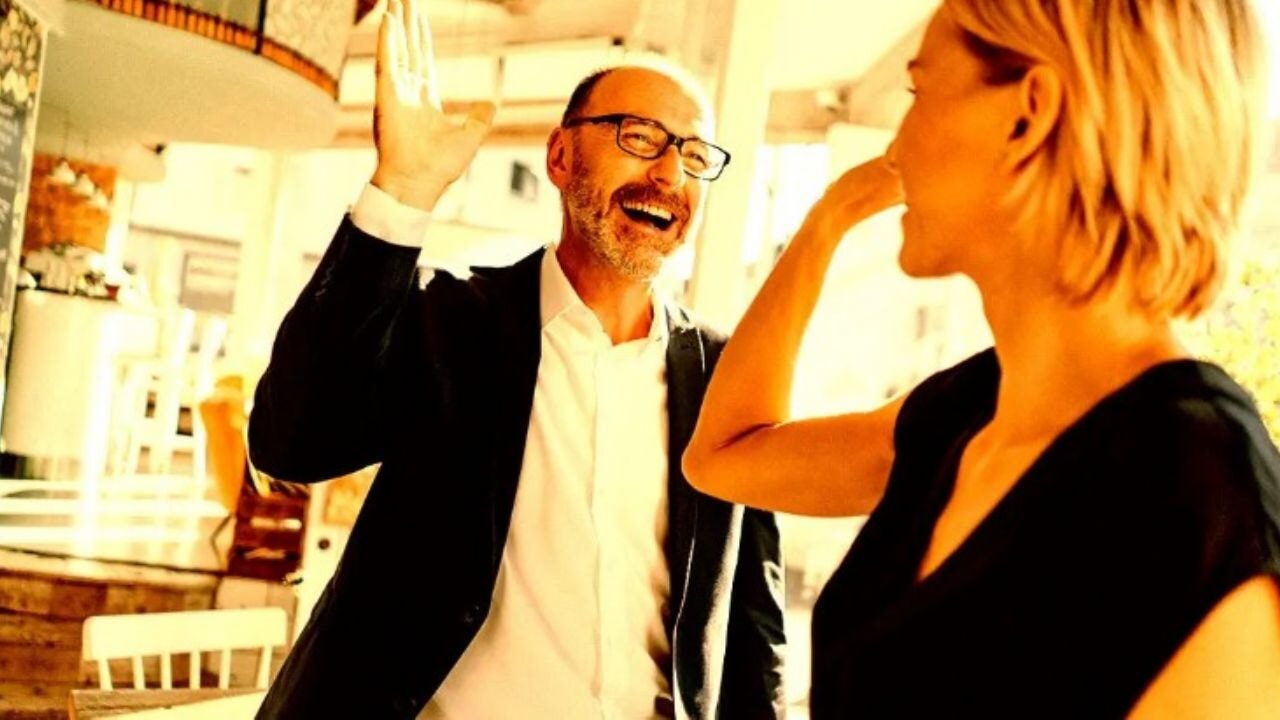 'Yapay Zekâ İşçilerin Yerini Aldı: CEO'lar Övünüyor, Borsalar Uçuyor'