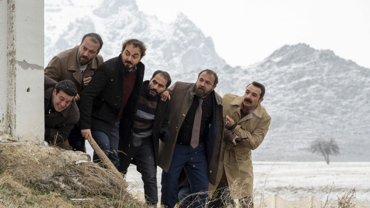 'GÖNÜL DAĞI': Kasabaya Gizemli İki Adam Gelir…