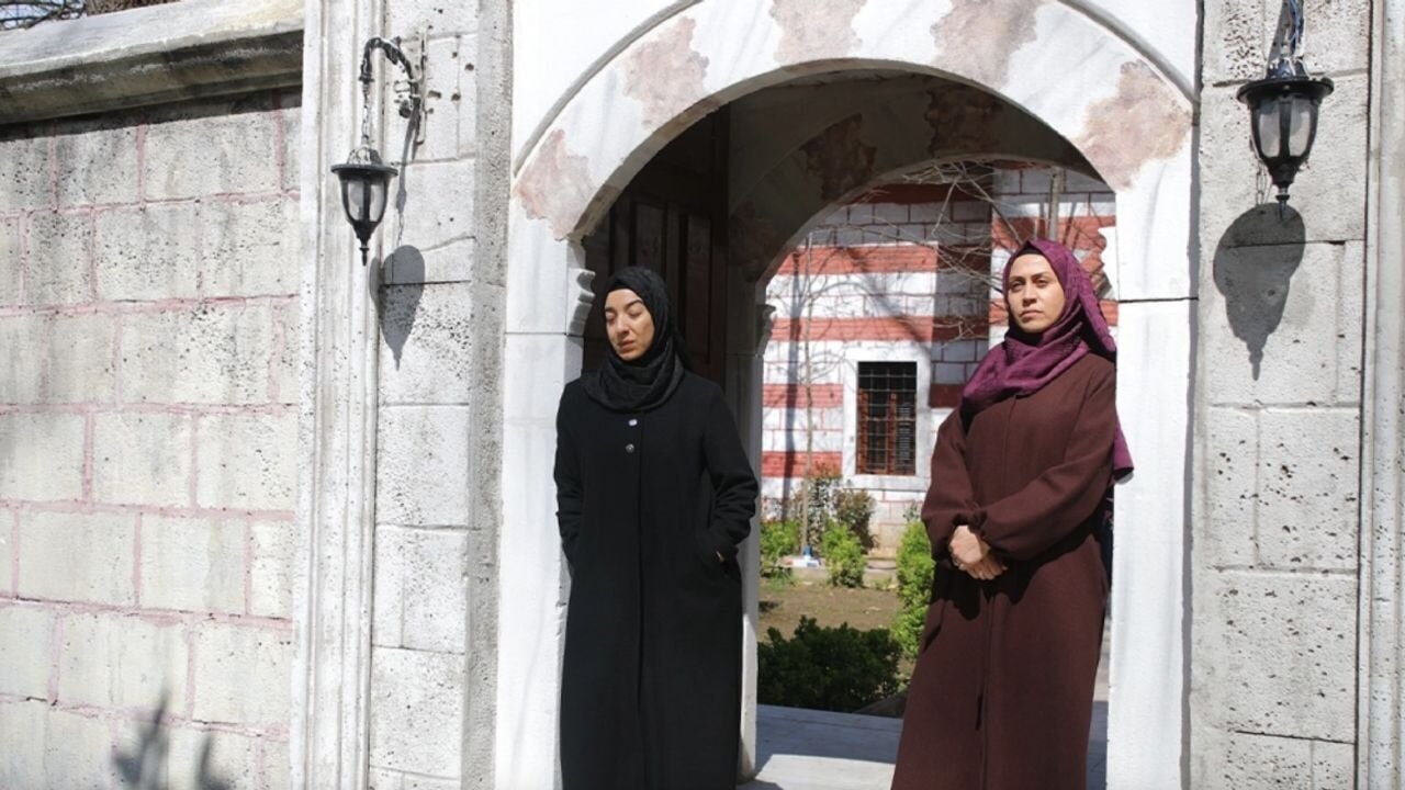 Kızıl Goncalar 44. bölüm izleme ekranı: NOW TV 7 Nisan Kızıl Goncalar son bölüm yayınlandı mı?