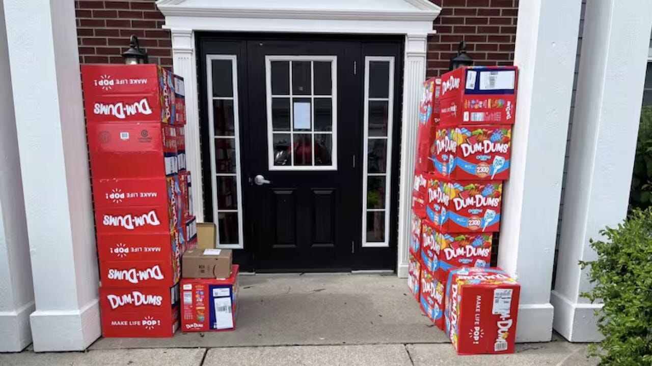 8 yaşındaki çocuk annesinin telefonundan 4 bin dolar harcadı