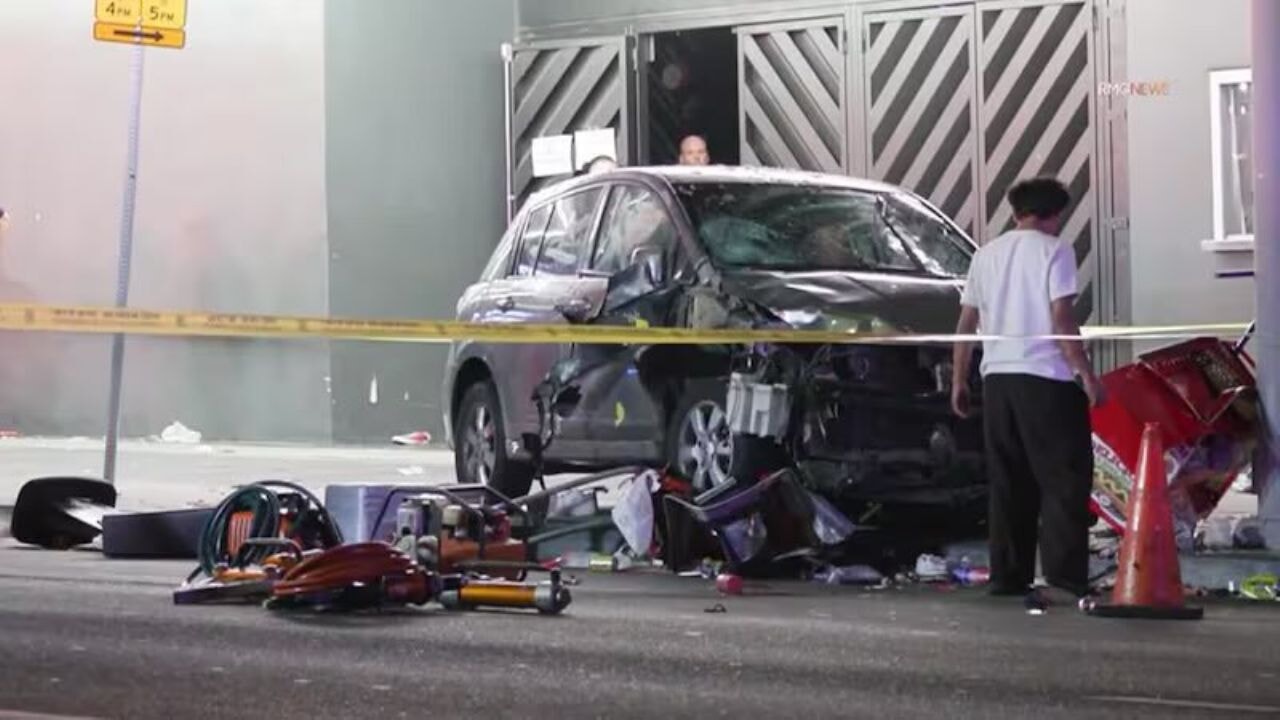 ABD'de araç kalabalığa daldı: 30 yaralı