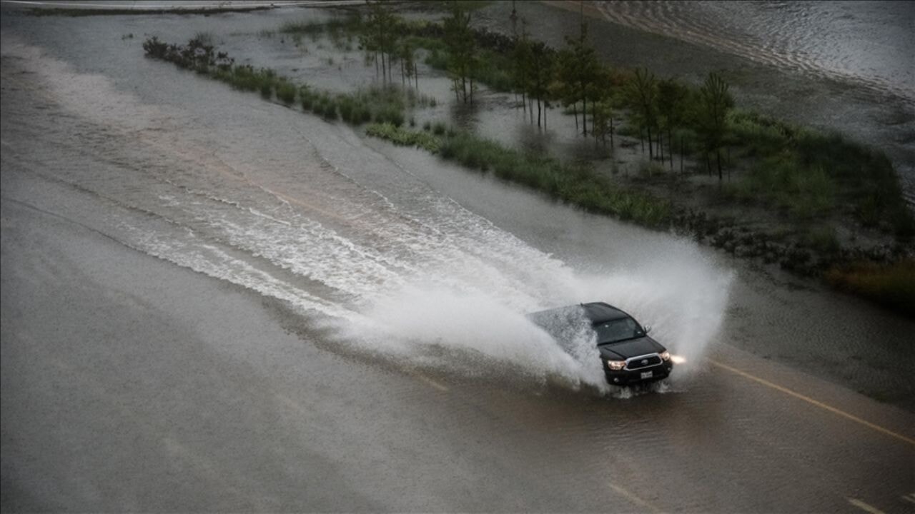 ABD'de sel felaketi: 13 kişi öldü, 20 çocuk kayıp
