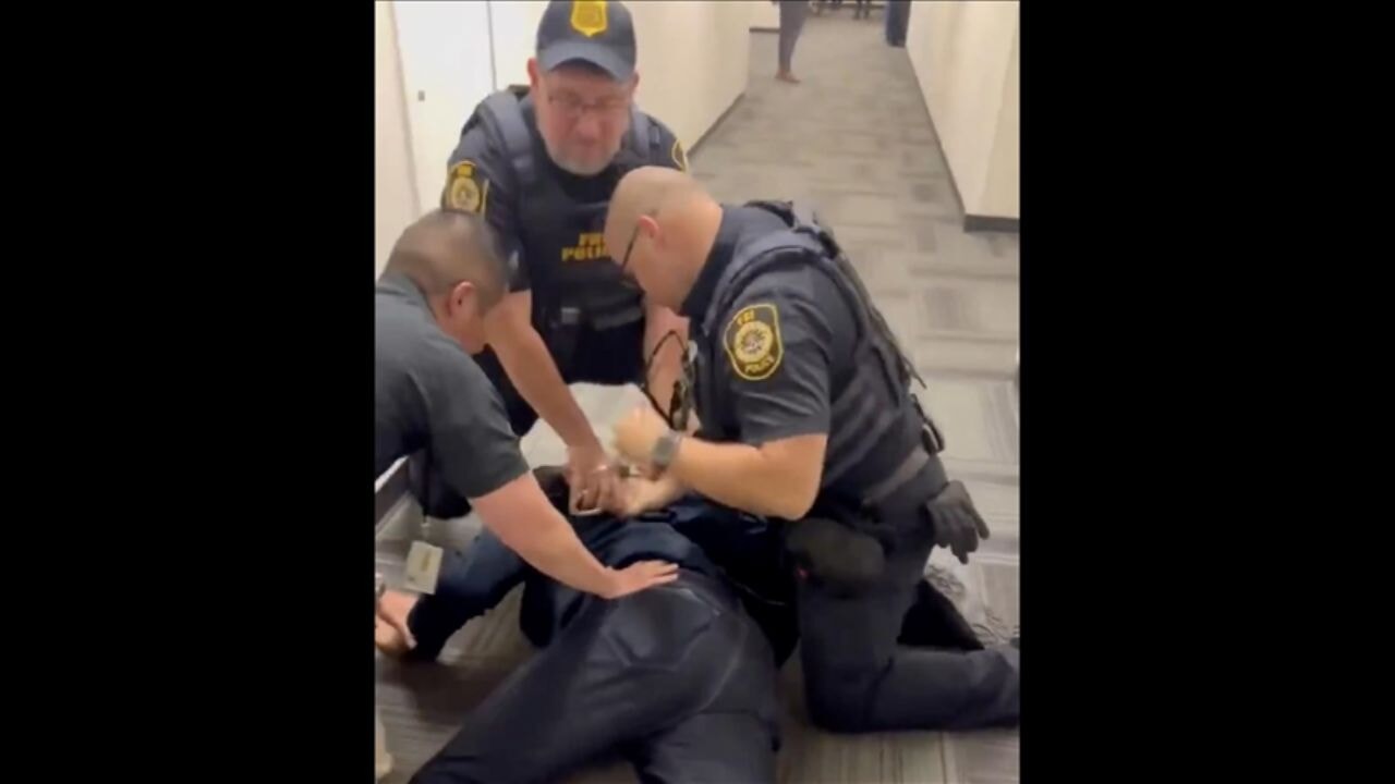 ABD'li Senatör Alex Padilla'ya polis şiddeti ve gözaltı anları sosyal medyada