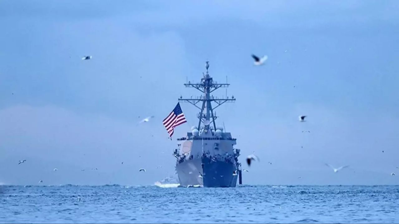 ABD savaş gemisi Karayipler'i karıştırdı