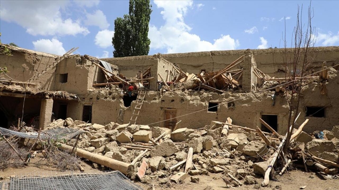 Afganistan'da deprem! 19 kişi enkaz altında kalarak öldü
