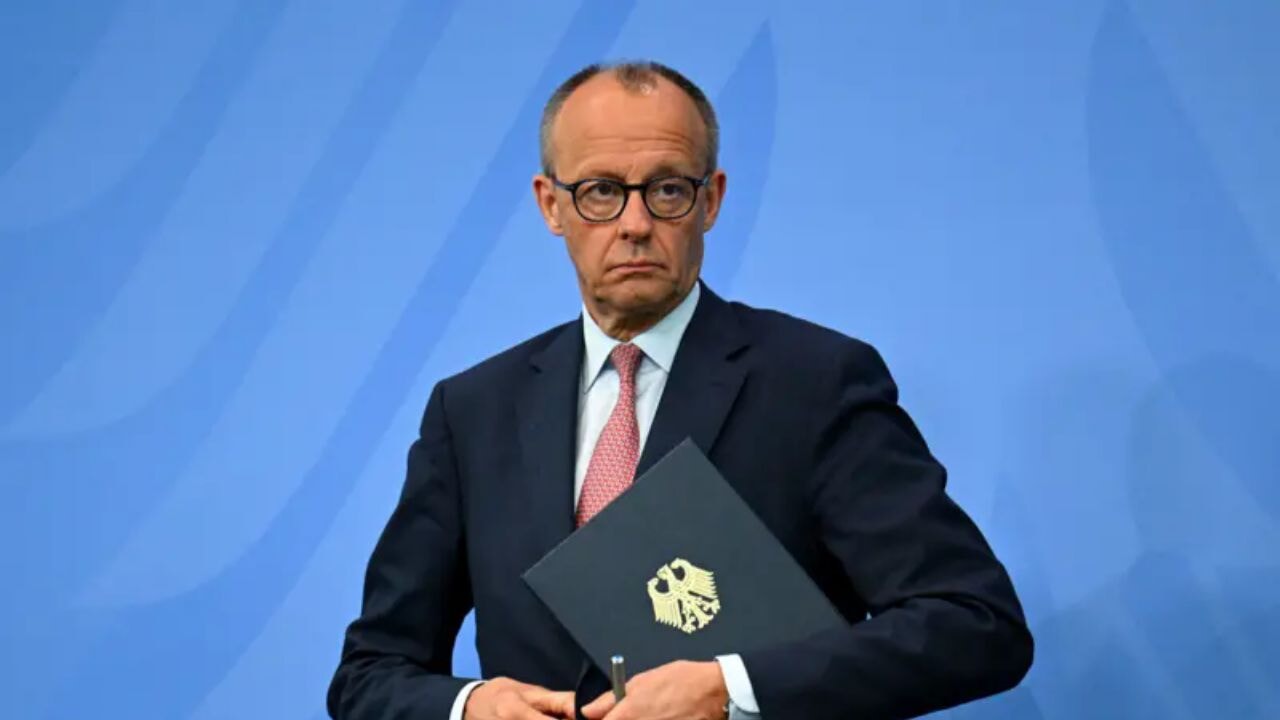 Alman sanatçılardan Başbakan Merz'e suç duyurusu: İsrail'i desteklemek suçtur