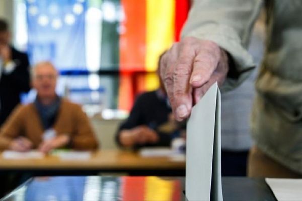 Almanya'da halk sandık başında