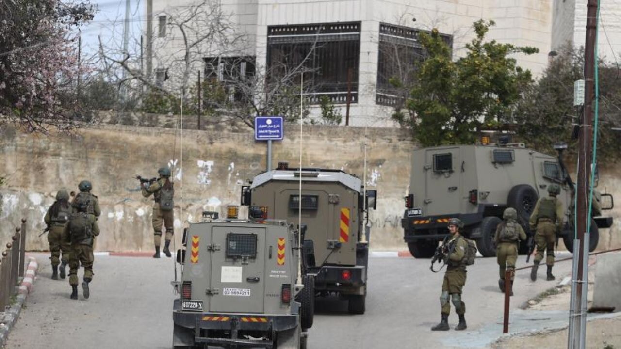 Batı Şeria'da gece baskını! En az 45 Filistinli gözaltında