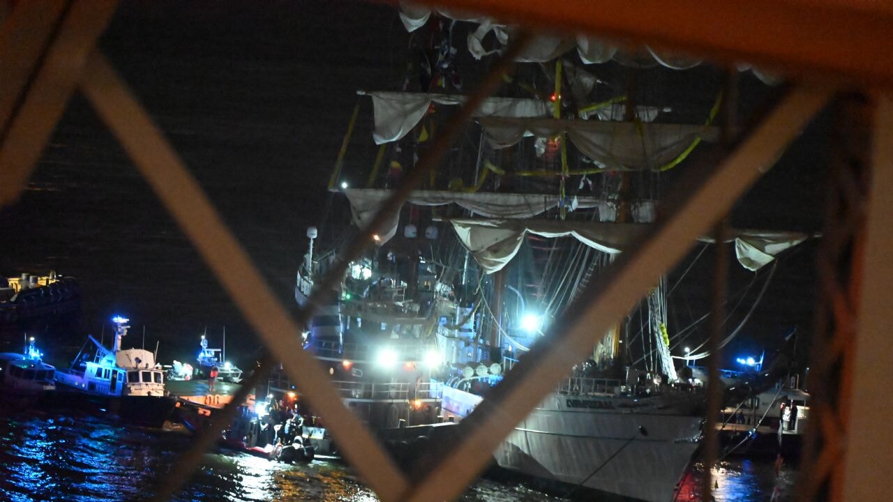 Brooklyn Köprüsü'nde feci kaza: Meksika Gemisi köprüye çarptı