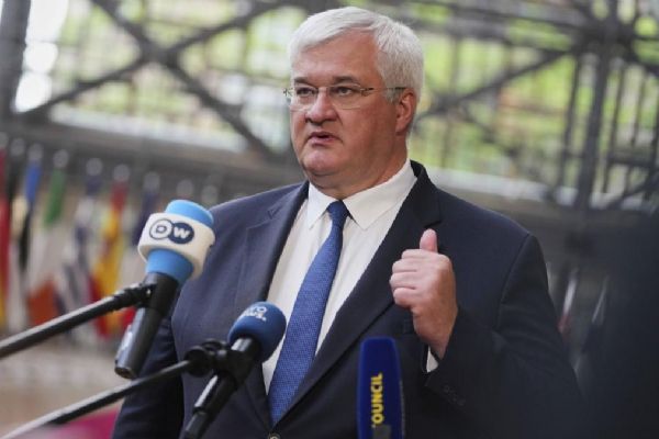 Evinin çevresindeki patlama seslerini paylaştı! Sybiha: Şimdiye kadar Türkiye'ye göndermediler