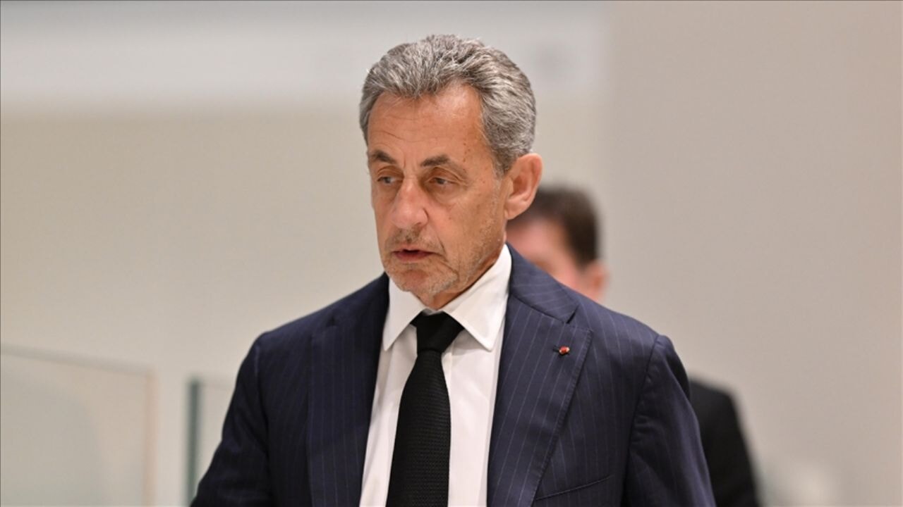 Fransa'da eski cumhurbaşkanına şok: Hapis cezası