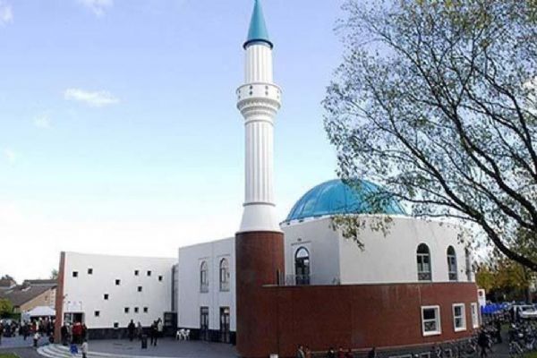 Fransa'da mescide çirkin saldırı!