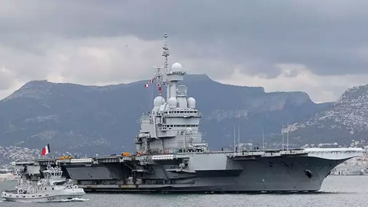 Fransa, yeni uçak gemisi inşa edecek