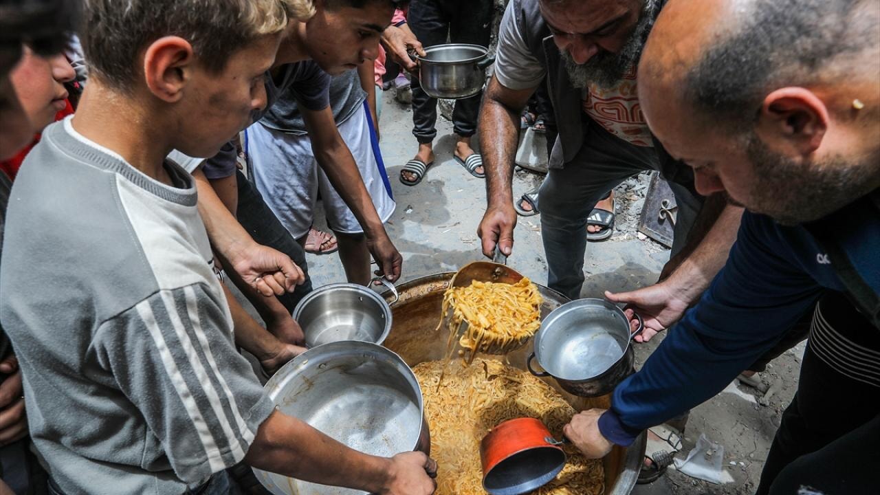 Gazze'de açlık çığlığı! Dünya Merkez Mutfağı yemek dağıtımını durdurdu