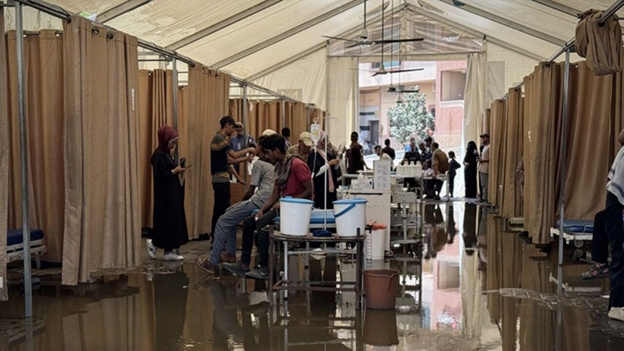 Gazze'de insanlık dramı: İsrail saldırısı sonrası hastaneyi kanalizasyon suları bastı
