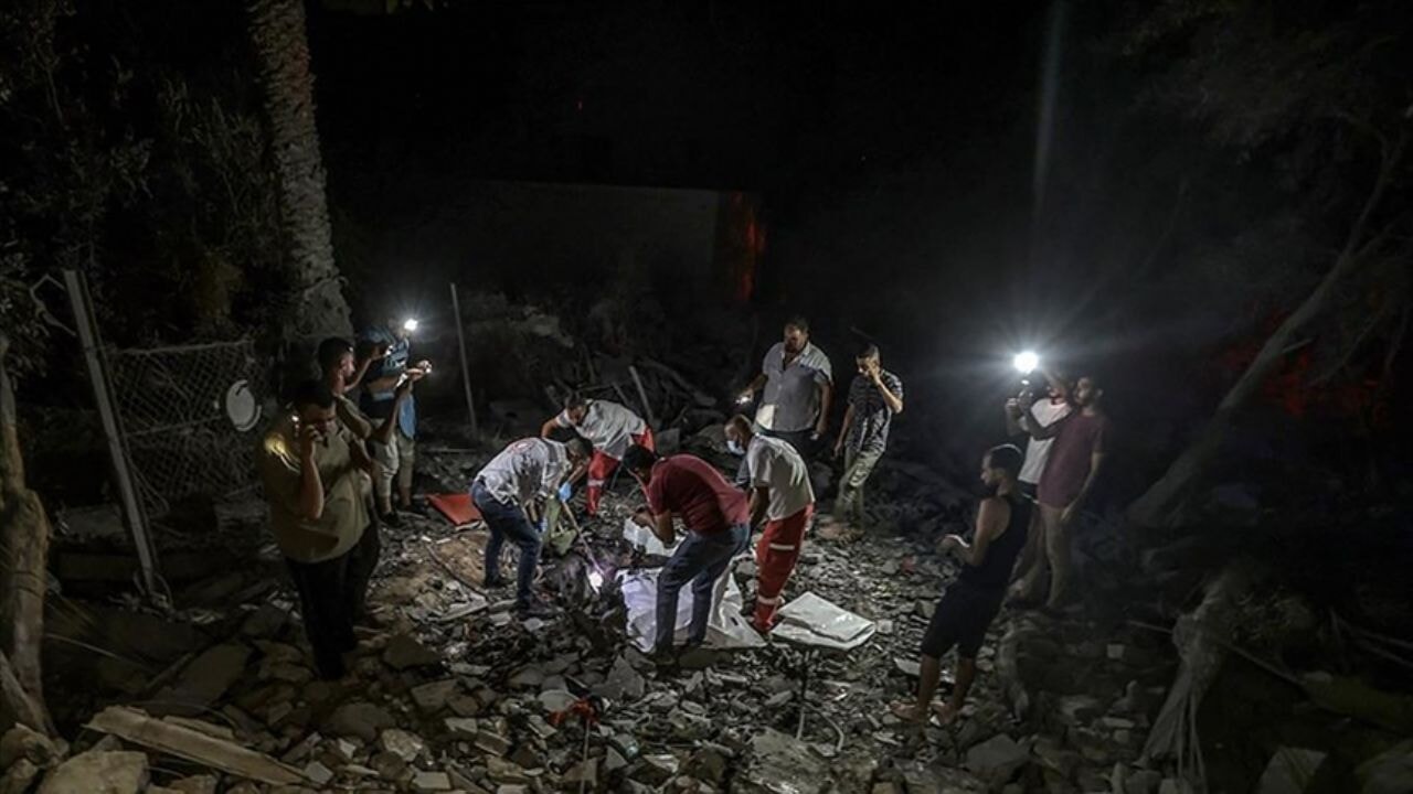 Gazze'de son 24 saatte enkaz altından 24 kişinin naaşı çıkarıldı