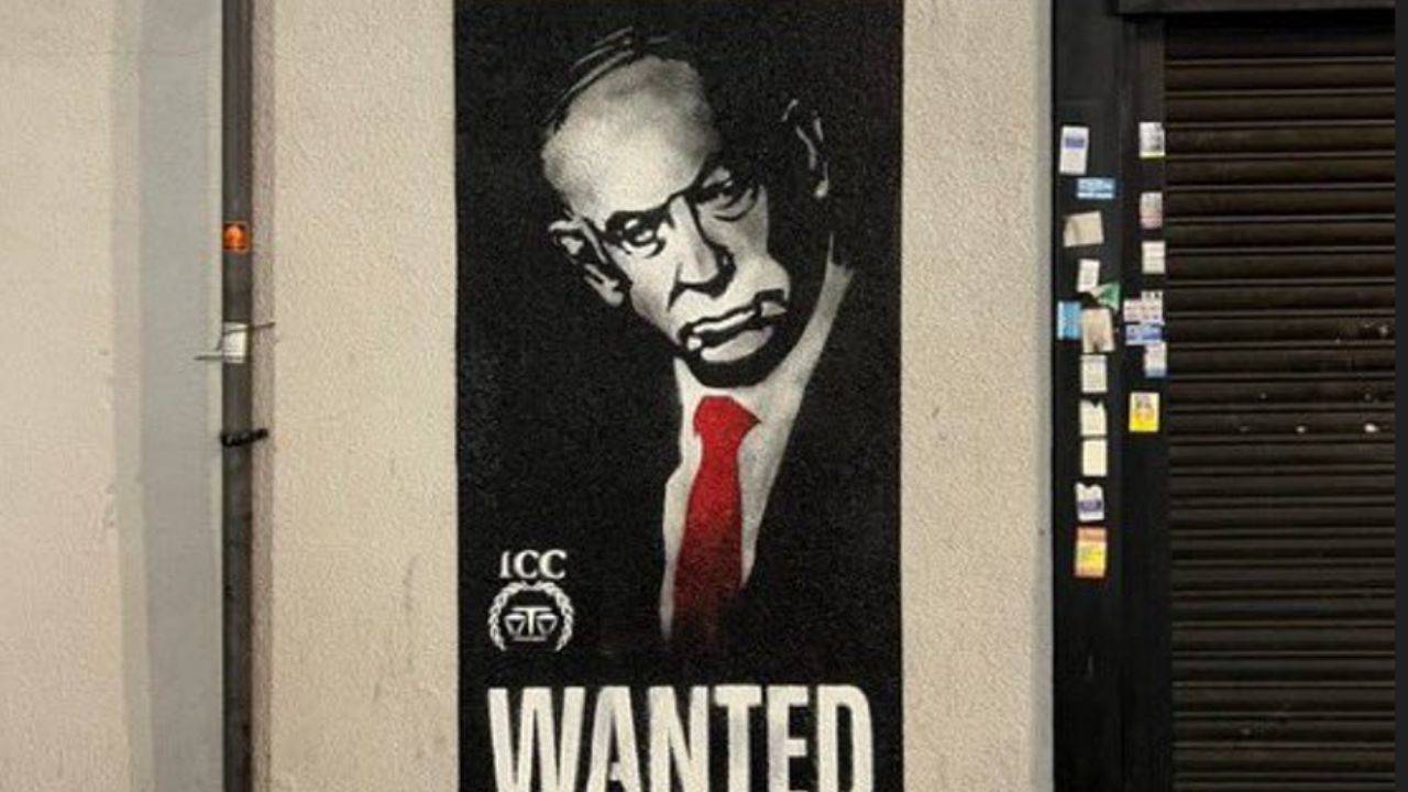 'Gazze Kasabı' Netanyahu 'aranıyor' afişlerinde