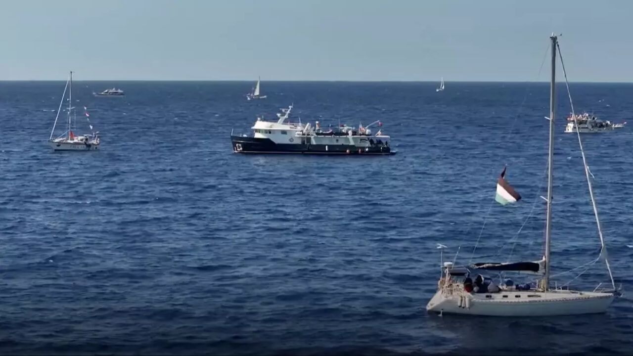 Gazze'ye yardım taşıyan gemilerdeki aktivistler eyleme geçti