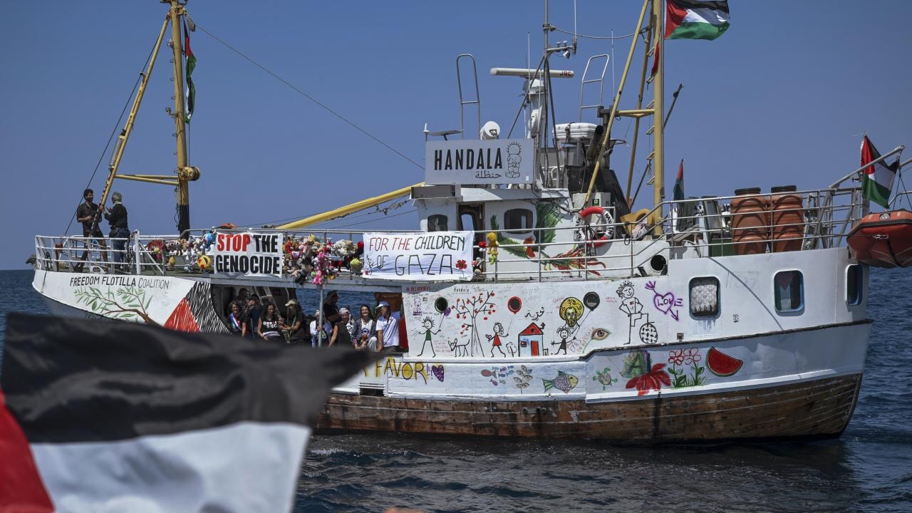 Gazze yolundaki Hanzala yardım gemisi kritik noktada!