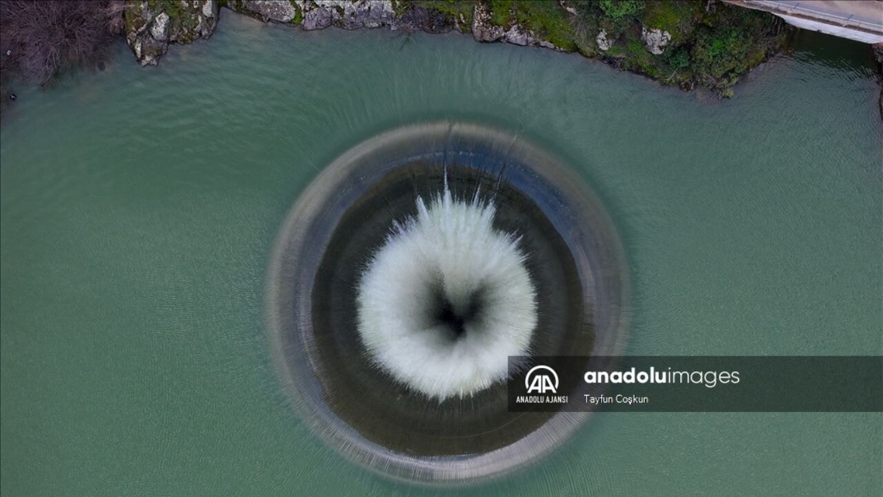 'Glory Hole' ve su tahliyesi: Monticello Barajı Kaliforniya'nın geleceği için ne anlama geliyor?