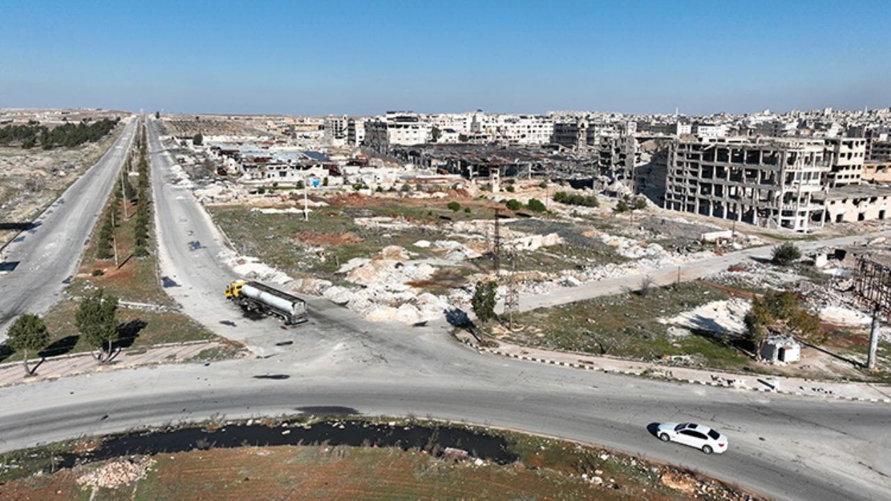 Halep'te terör: 'Bu yol PKK/YPG gider, dikkat!'