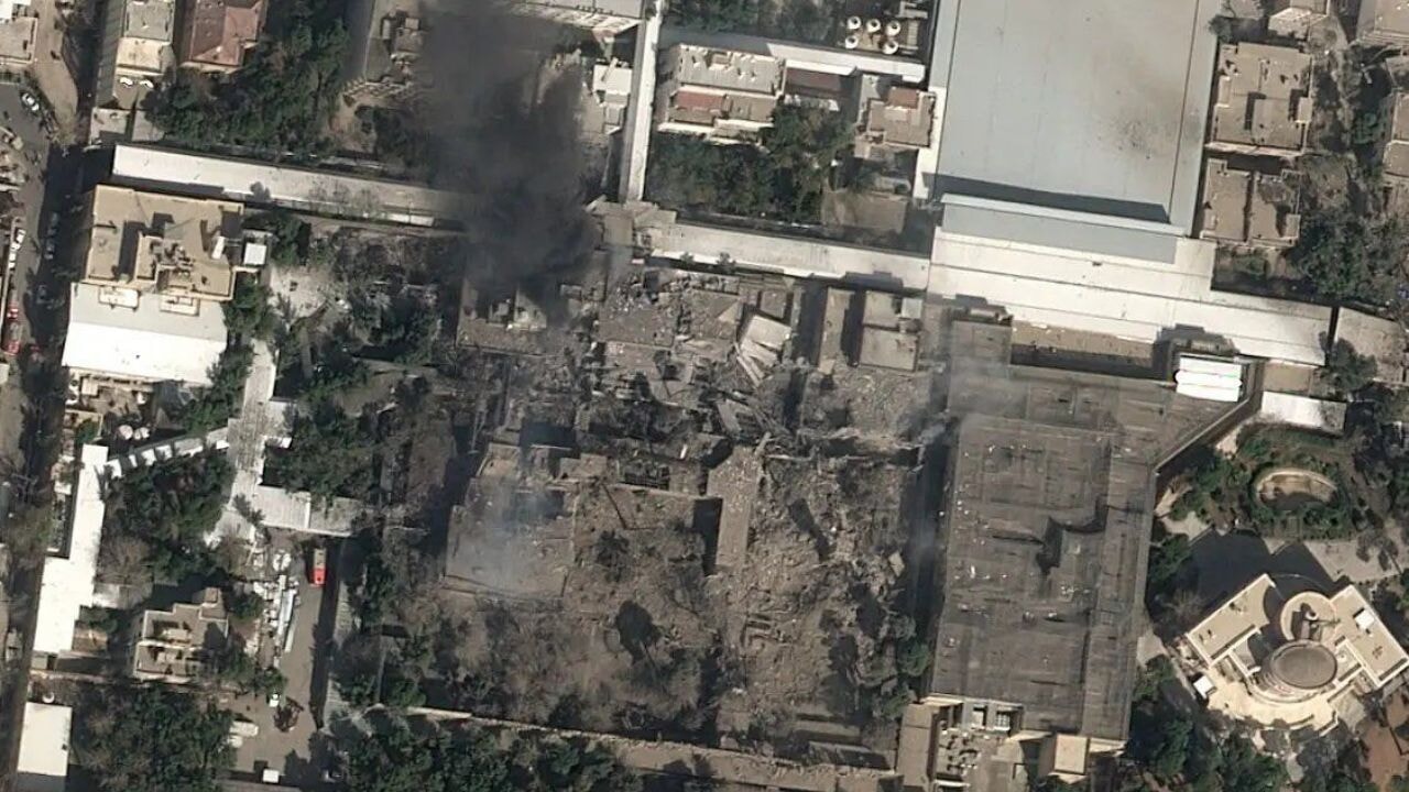 Hamaney'in yerleşkesi vuruldu