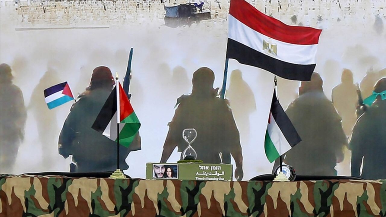 Hamas'ın kum saati hediyesi, İsrailli esir yakınlarını sarsacak yeni bir mesajı taşıyor