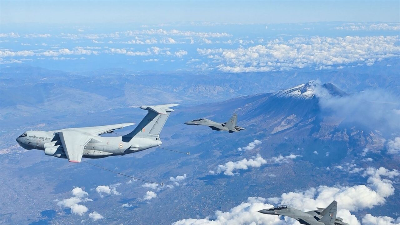 Hindistan'da askeri uçak düştü