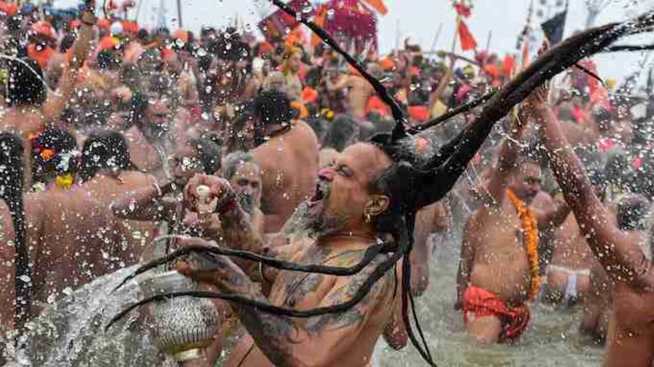 Hindu festivalinde izdiham: 12 ölü