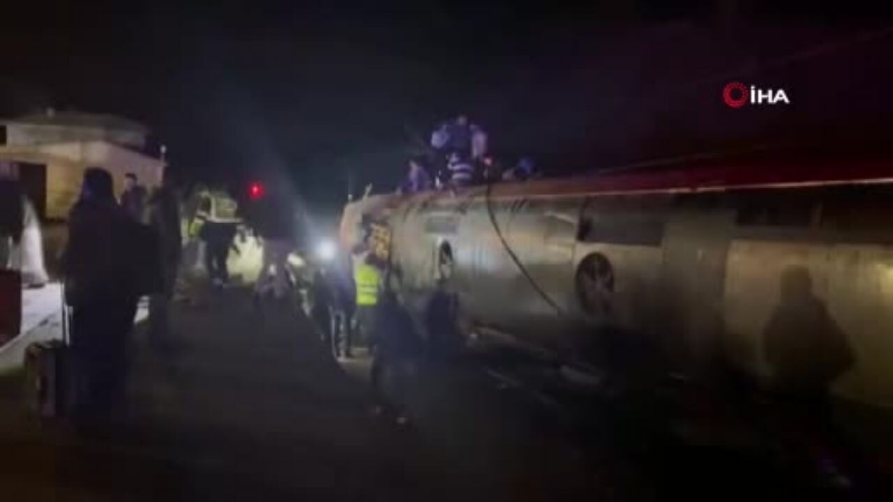 Hızlı trenler çarpıştı: İspanya'da facia