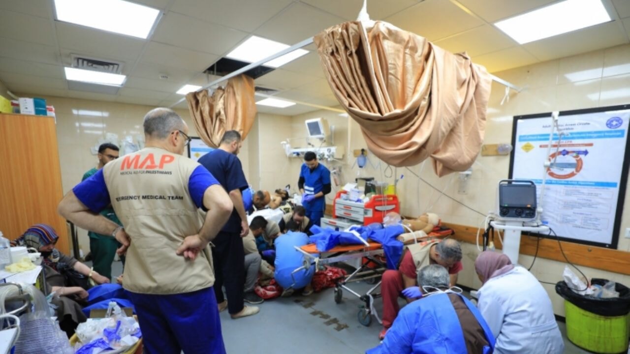 İngiliz doktor: Erkek çocuklar kasti olarak testislerinden vurulmuş