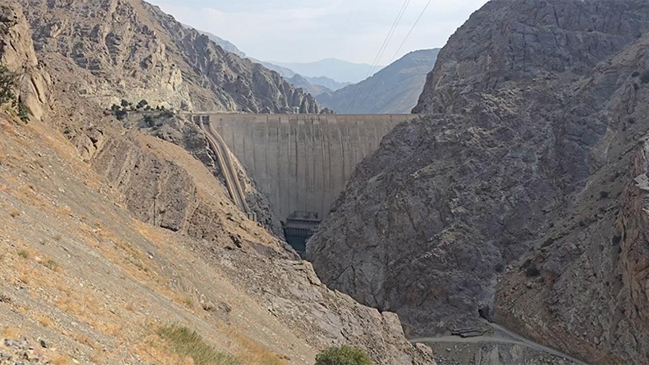 İran'da yerde yağmur duası, havada bulut aşılaması