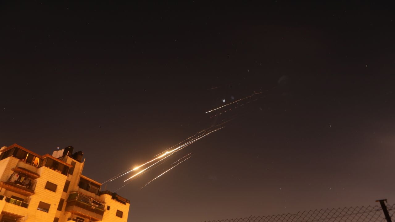 İran'dan İsrail'e füze yağmuru: Tel Aviv ve Hayfa vuruldu!