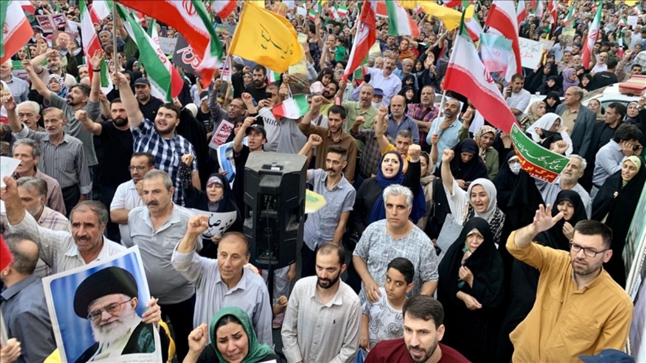 İranlıların 'ABD ve İsrail'e karşı zafer' kutlaması