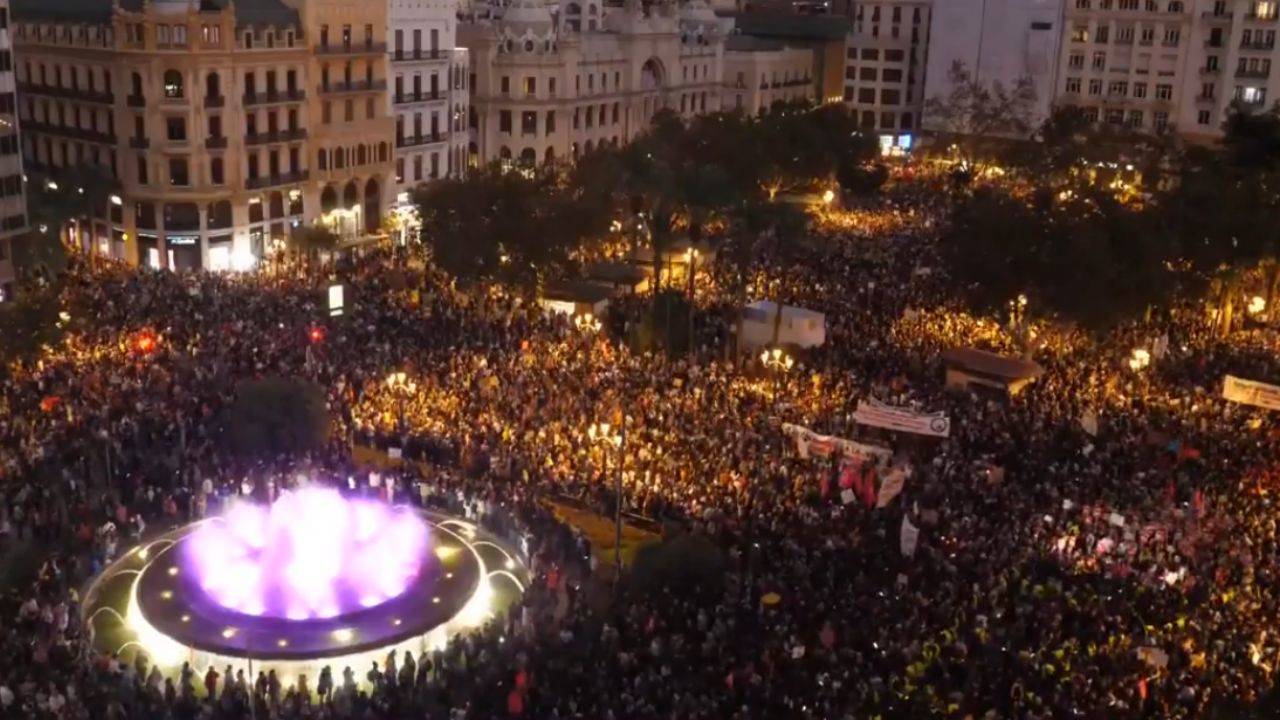 İspanya'da öfke seli: Afetzedelerin telefonları bir kez daha çaldı!