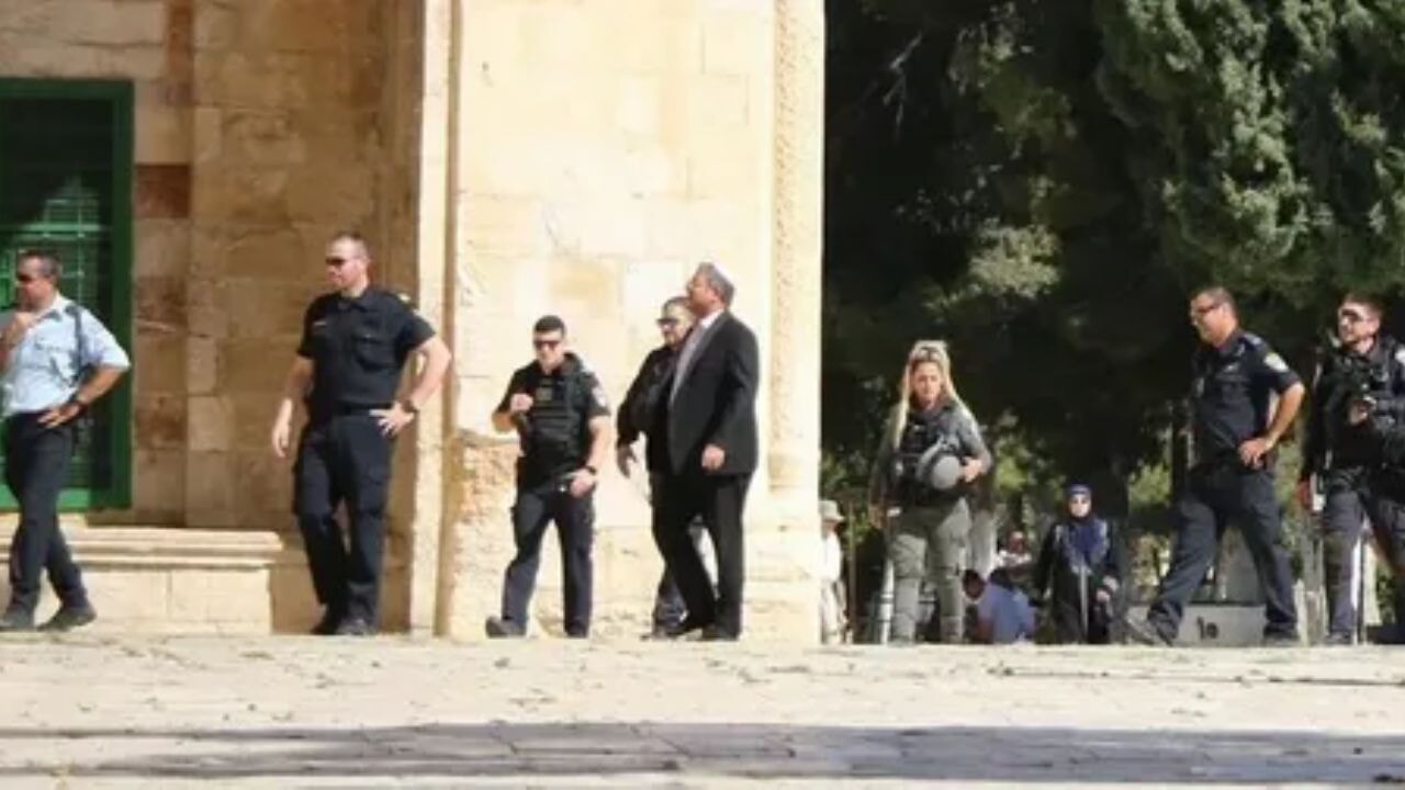 İsrail'den yeni provokasyon! Ben-Gvir ve işgalciler Mescid-i Aksa'ya baskın düzenledi