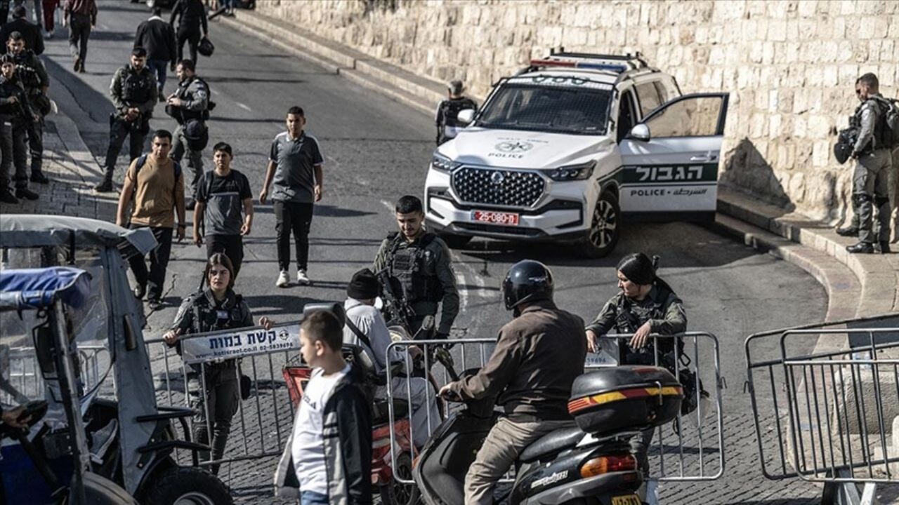 İsrail, Filistinlilerin Mescid-i Aksa'da namaz kılmalarını zorlaştırıyor