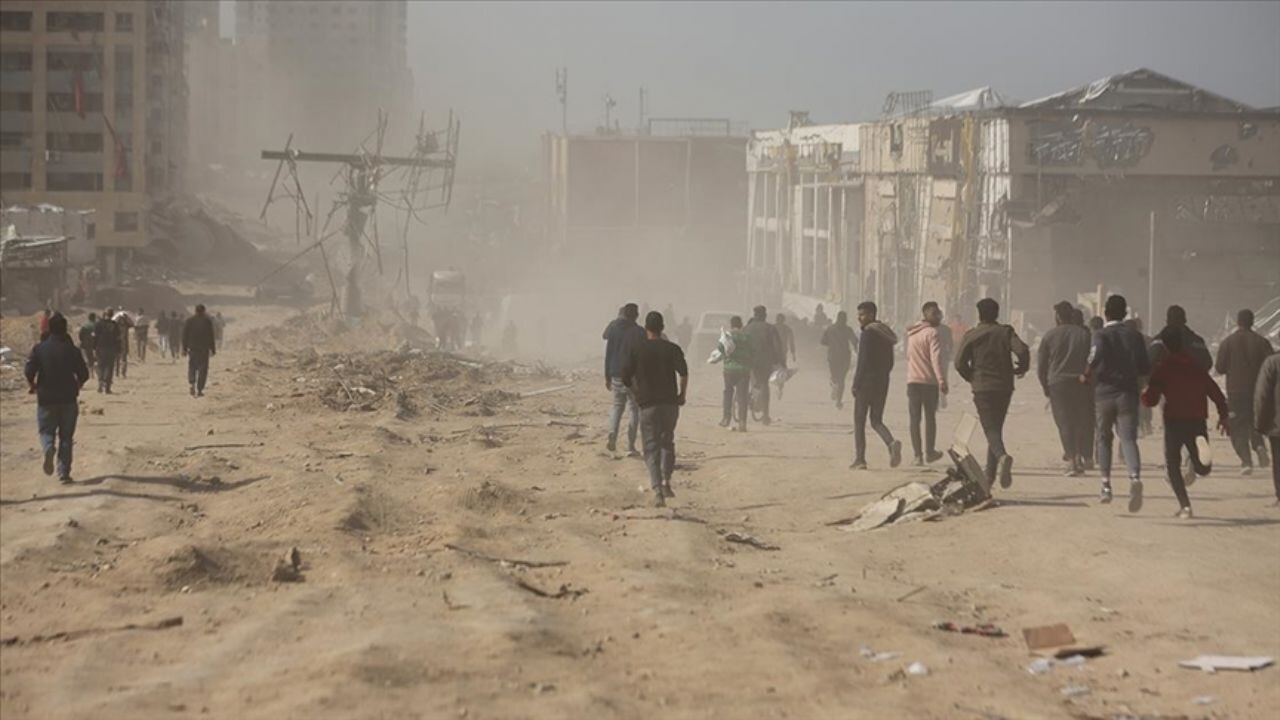 İsrail Gazze'de 99 Filistinliyi şehit etti: Yardım bekleyenler hedefte